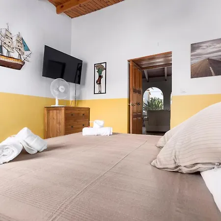 Semesterbostad Home2book Quiet With Private Pool