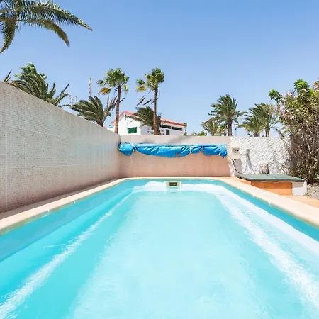 Nyaraló Home2book Quiet With Private Pool Triquivijate