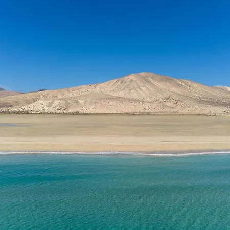 بيت للعطل Home2book Quiet With Private Pool Triquivijate