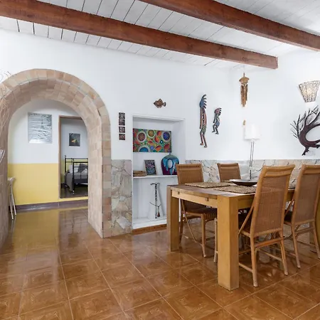 Home2book Quiet With Private Pool Triquivijate