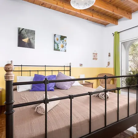 Home2book Quiet With Private Pool Triquivijate